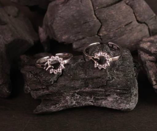 Silver butter toe ring