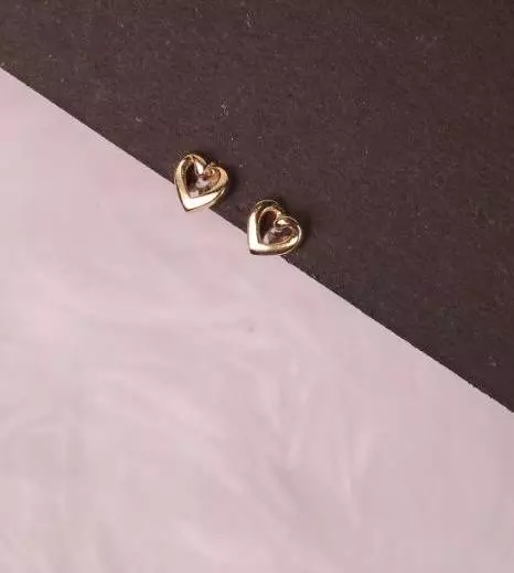 Silver hearty second stud with gold finish