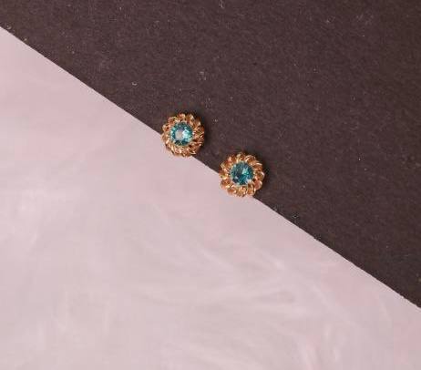 Silver bleue second stud with gold finish