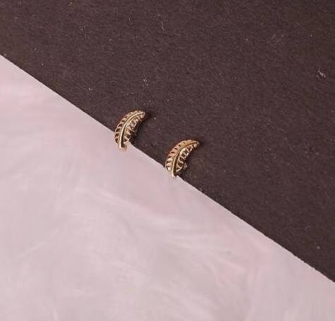 Silver leaf second stud with gold finish