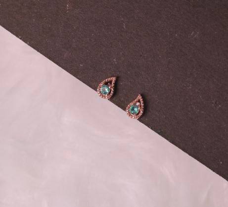 Silver maragaham second stud with gold finish