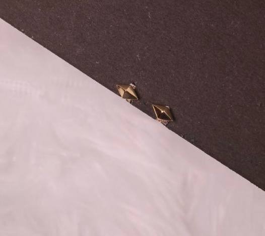 Silver sword second stud with rosegold fiinish