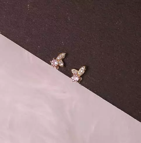 Silver bunny second stud with gold finish