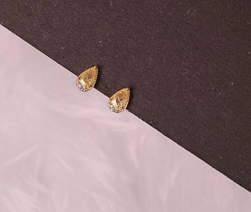 Silver yellow drop second stud with gold finish