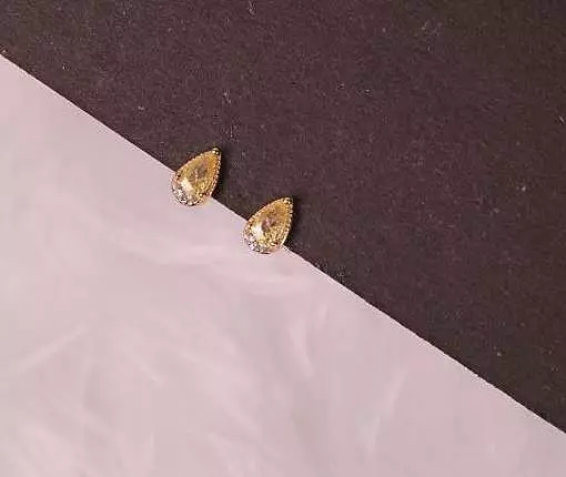 Silver yellow drop second stud with gold finish
