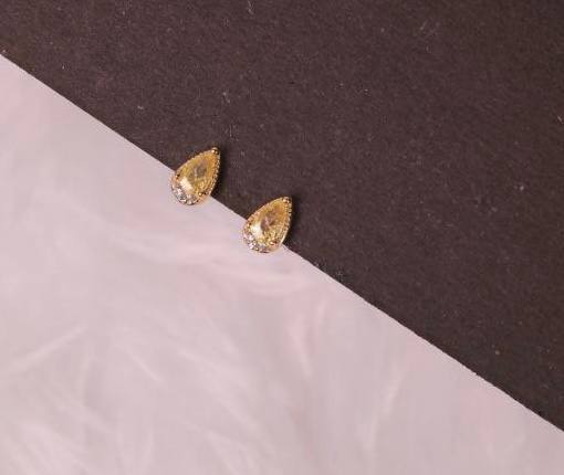 Silver yellow drop second stud with gold finish