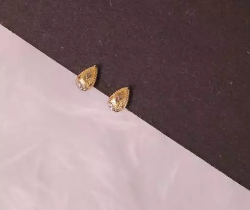 Silver yellow drop second stud with gold finish