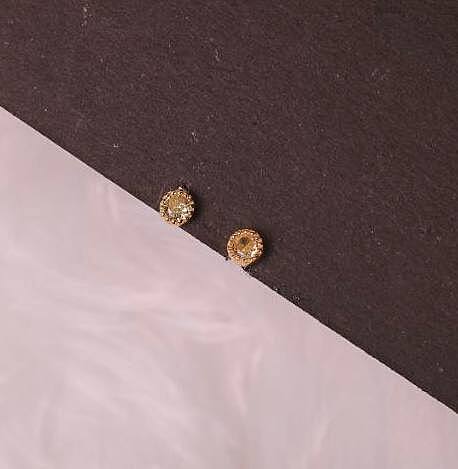 Silver yellow round second stud with gold finish