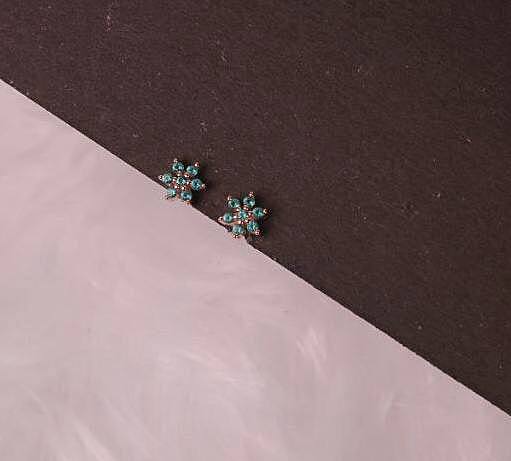 Silver flower blue second stud with rosegold finish