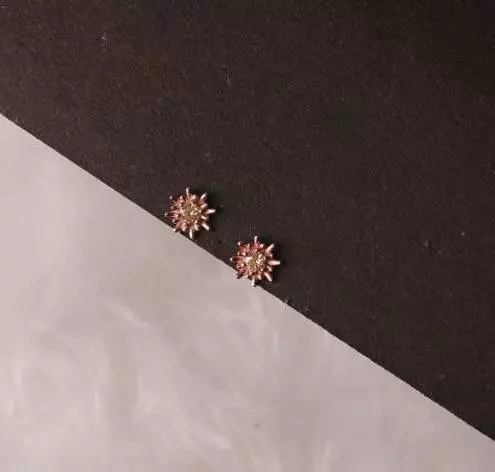 Silver yellow second stud set with rosegold finish