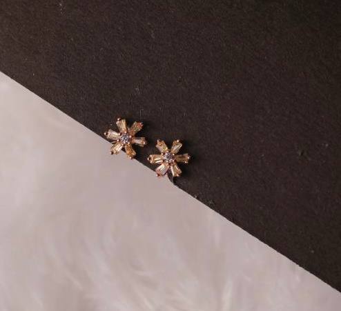Silver yellow petal second stud with rosegold finish