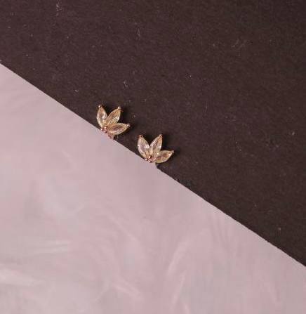 Silver N yellow petal second stud with rosegold finish