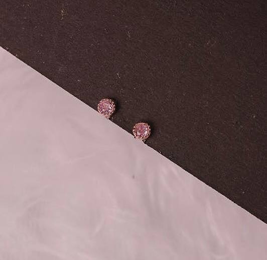 Silver nivetha second stud with rosegold finish