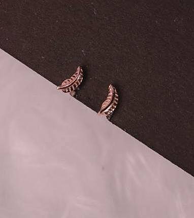 Silver vazhai second stud with rosegold finish