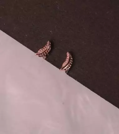 Silver vazhai second stud with rosegold finish