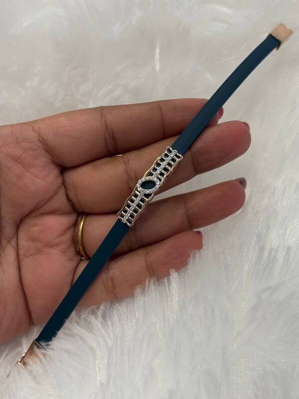 Silver green oval unisex band with rosegold finish