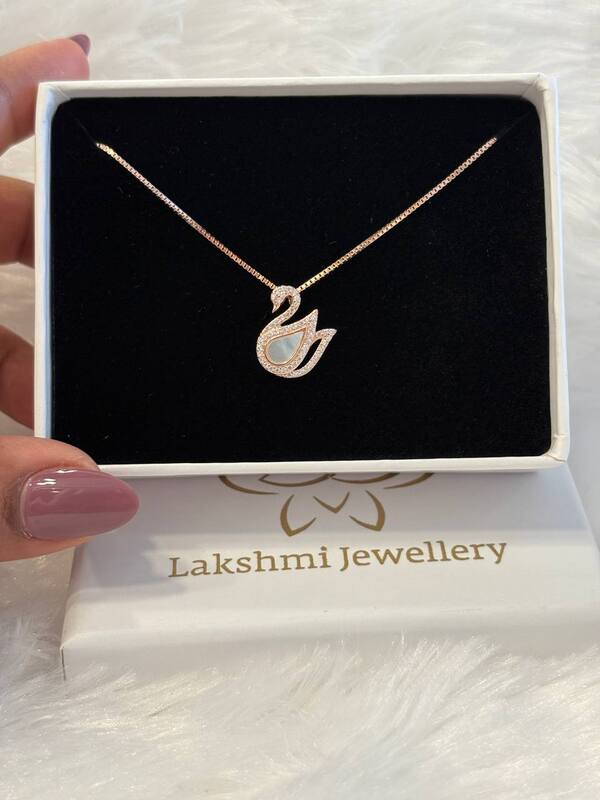 Sliver annam pendant chain with rosegold finish