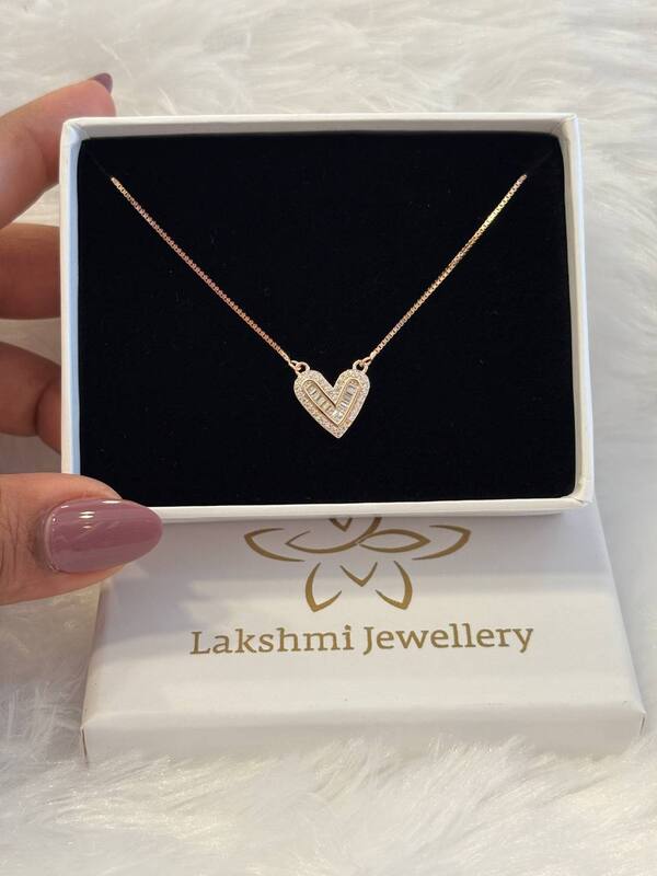 Silver hearty pendant chain with rosegold finish