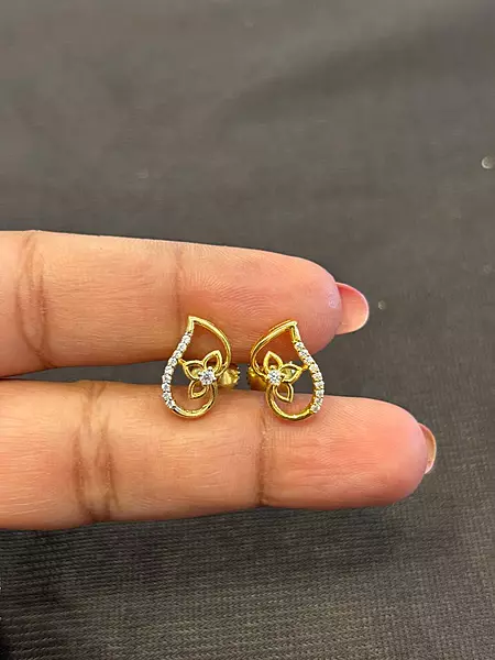 Silver three petal stud with gold finish