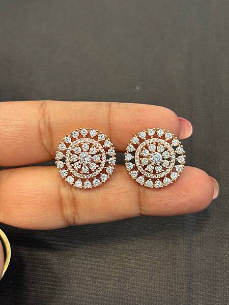 Silver diamond look alike stud with rosegold finish