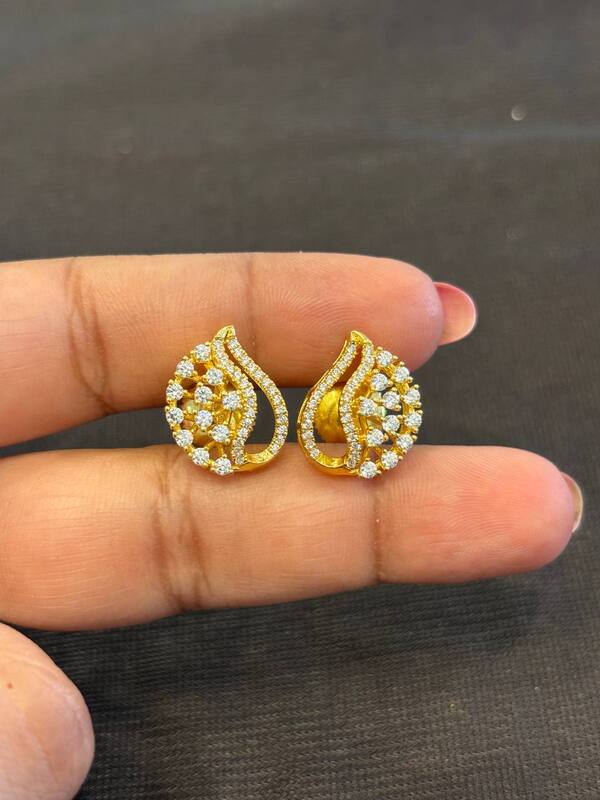 Silver margazhi stud with gold finish