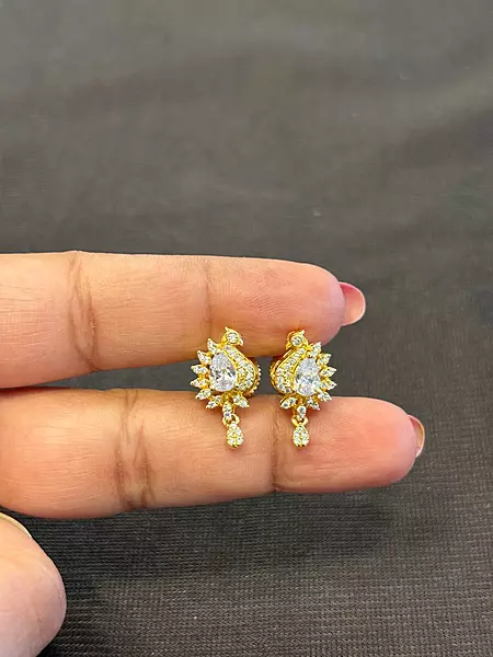 Silver mayil stud with gold finish