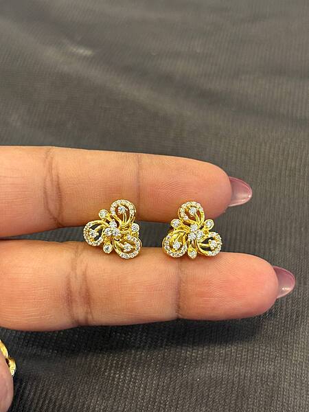 Silver nilofer stud with gold finish