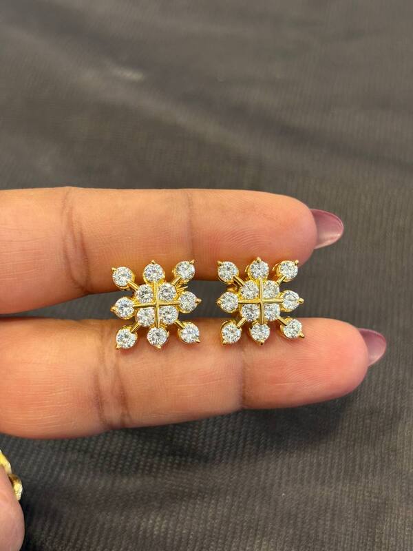 Silver aaradhi stud with gold finish