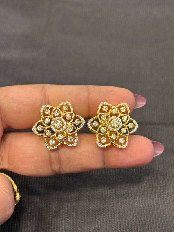 Silver thamarai stud with gold finish