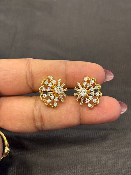 Silver vennila stud with gold finish