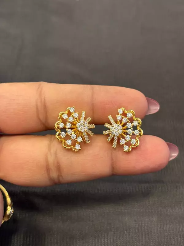 Silver vennila stud with gold finish