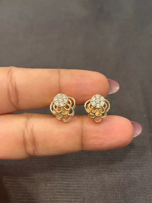 Silver kavinaya stud with rosegold finish