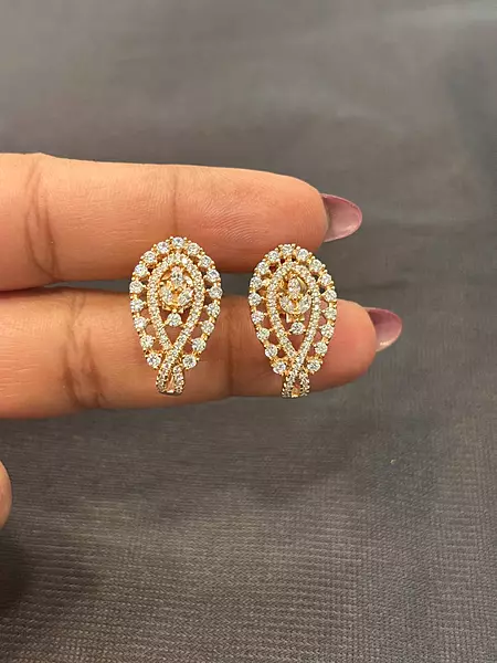 Silver pavizha stud with rosegold finish