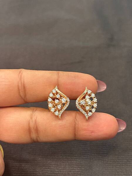 Silver arushi stud with gold finish