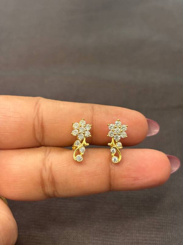 Silver ilavarasi stud with gold finish