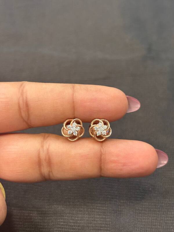 Silver thejalini stud with rosegold finish