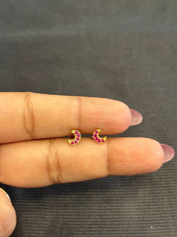 Sigapu nila 9 carat stud