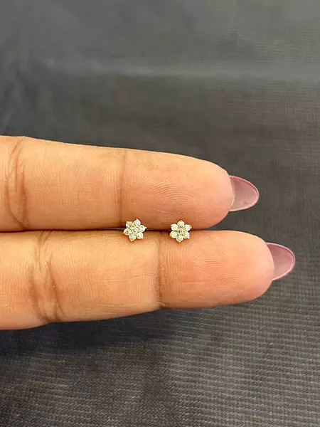 Silver manimuthu 9 carat stud