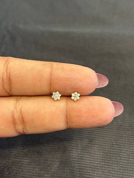 Silver manimuthu 9 carat stud