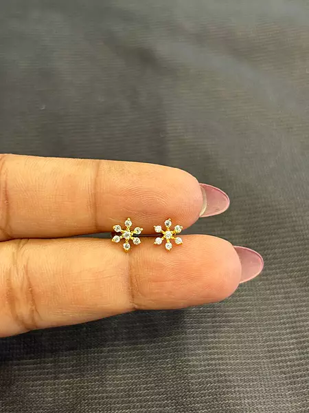 Mayuri 9 carat stud
