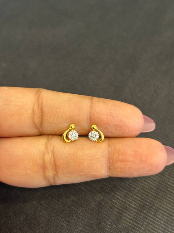 Anandhi 9 carat stud