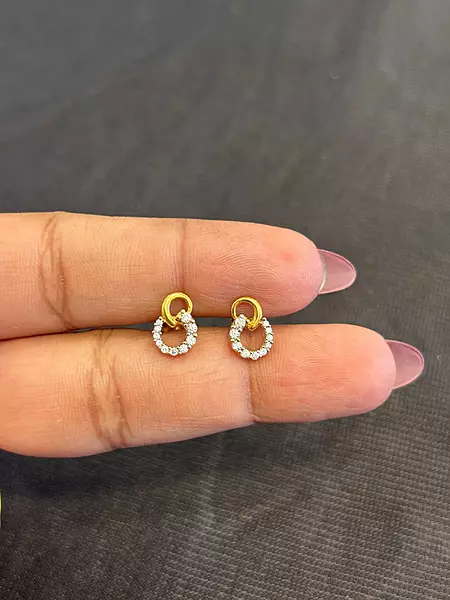 Ahalya 9 carat stud