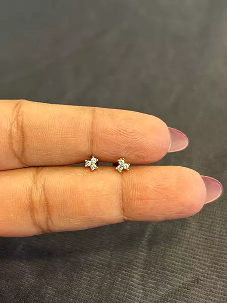 Ponni 9 carat stud