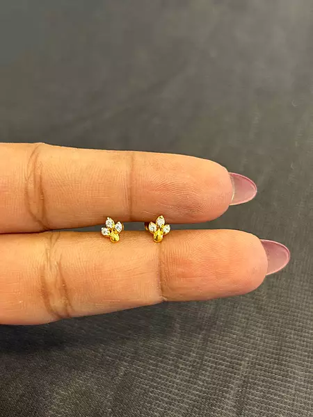 Anamika 9 carat stud