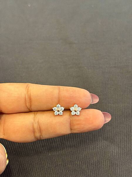 Silver flower second stud with rosegold finish