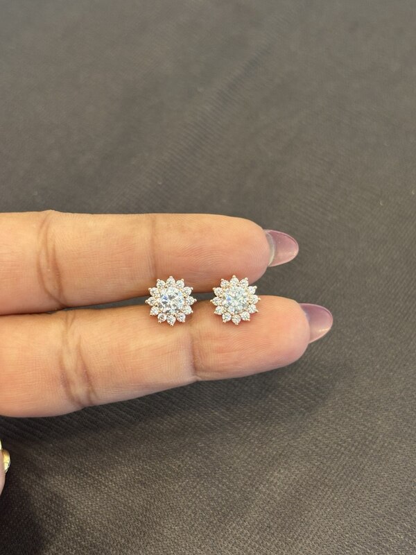 Silver solitaire stud with rosegold finish