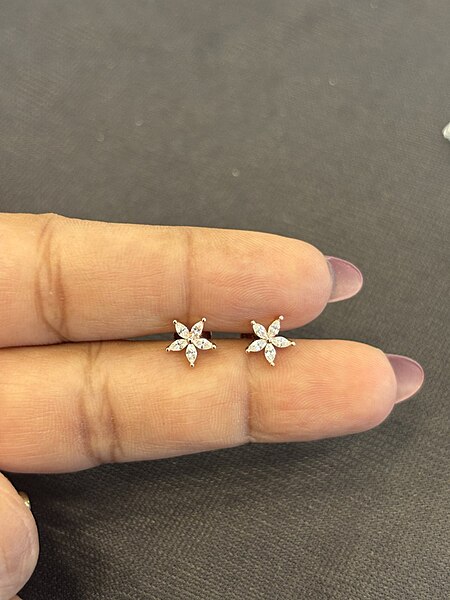 Silver venba stud with rosegold finish