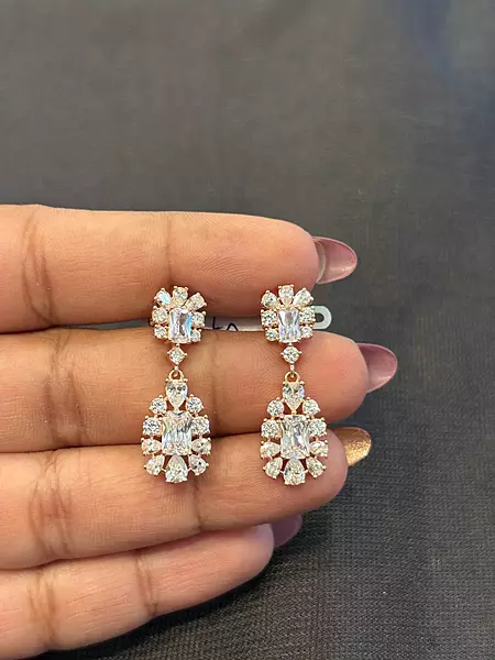 Silver nanila stud with rosegold finish