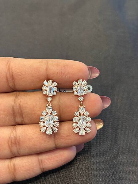 Silver nanila stud with rosegold finish