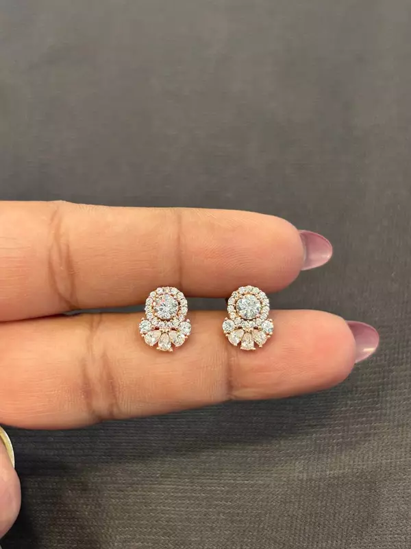 Silver white flower stud with rosegold finish